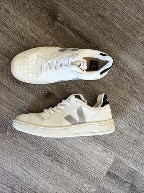 Veja White Sneakers with Gray V and Black Heel